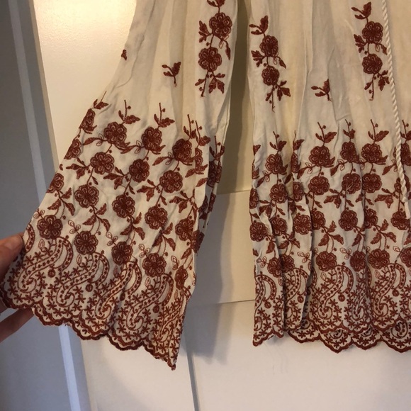 Embroidered blouse with bell sleeves - Picture 3 of 3